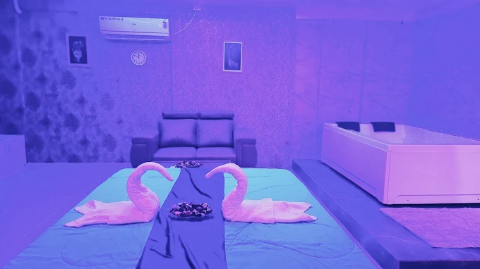 Prepared massage beds with folded towels and a bath at Sky Days Spa
